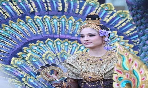 泰国7大女星“宋干女神”造型集锦，你想选哪个美女？7.jpg