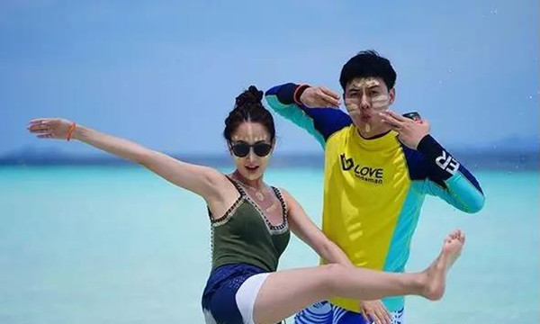 泰国当红女星Taew和圈外男友海边度假，甜蜜撒狗粮7.jpg