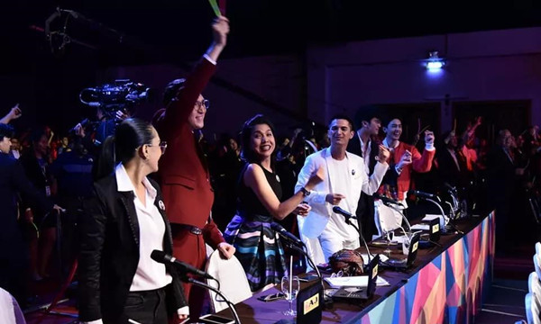 67岁泰国乌汶叻公主献唱《恋爱幸运曲奇》，气氛高涨引全场共舞4.jpg