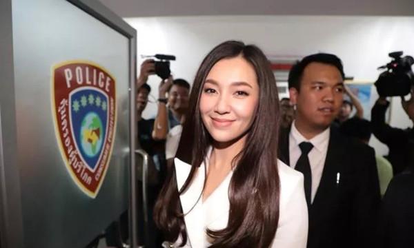 泰国当红女星Bella现身警局澄清减肥产品广告夸大