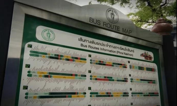 泰国曼谷公交站牌字幕太小引群嘲，政府下令全部更换3.jpg