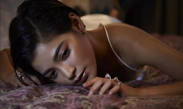  泰国女星Saiparn 《花花公子》6月刊超性感