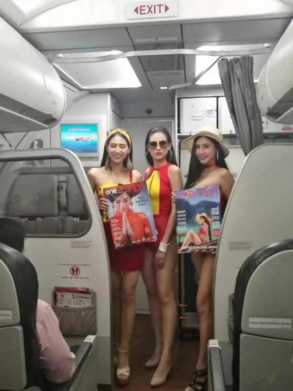 泰国越捷航空：性感泳装美女免费服务5.jpg