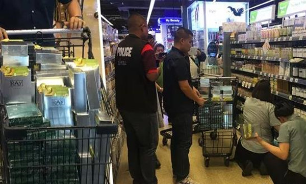 警方突查曼谷拉玛9商场，大批泰国网红面膜被缴1.jpg