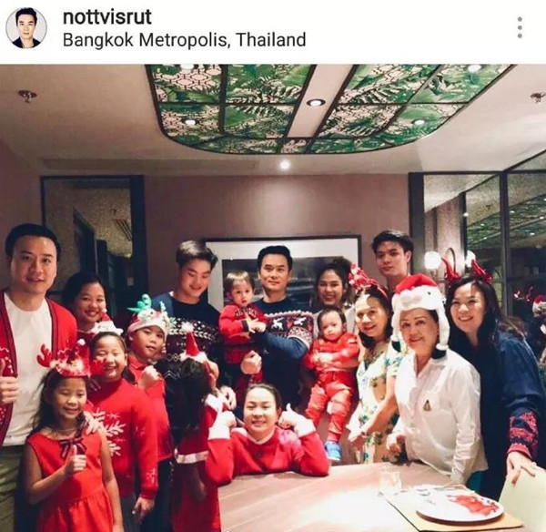 圣诞节，在泰国偶遇女星Aom和男友Amp共进晚餐7.jpg