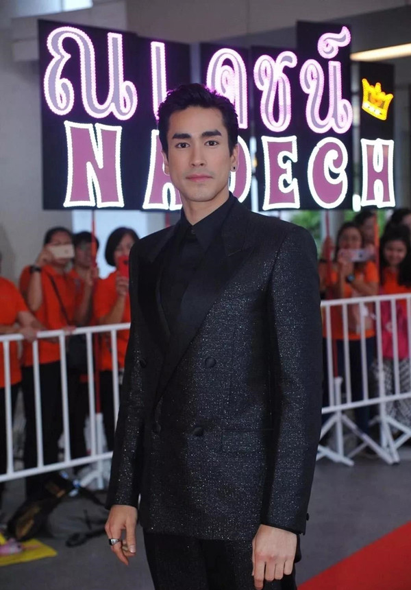 泰国明星nadech& bella荣获第33届电视金奖最佳男女主角