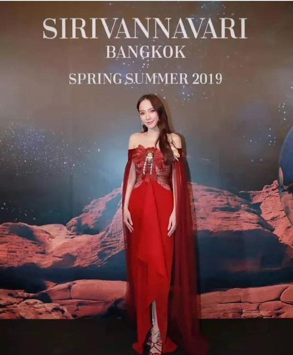 泰国思蕊梵娜瓦瑞公主时装秀  时尚明星大咖云集1.jpg