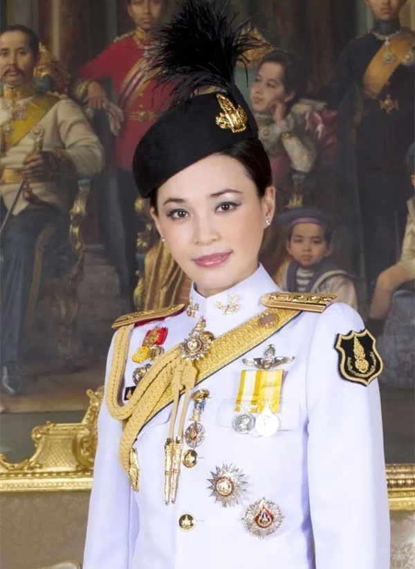 精美照片集锦！泰国皇后素提达画像将悬挂全泰5.jpg