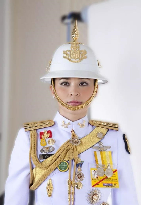 精美照片集锦！泰国皇后素提达画像将悬挂全泰6.jpg