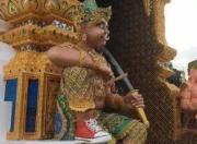 泰国“最潮”的寺庙，佛像居然穿匡威