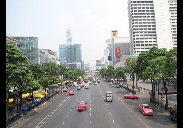 从地铁、天轨到道路面貌、汽车，曼谷这是怎么了？