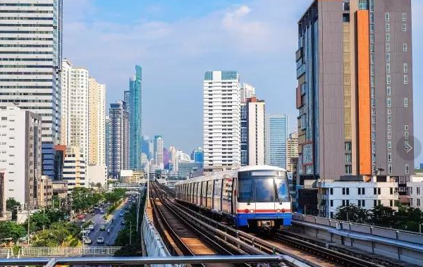 在曼谷，轨交房就是能卖高价，就是抢手！附地铁轻轨施工图