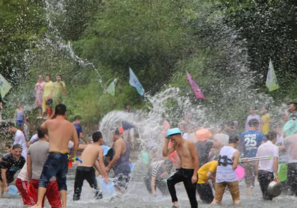 随着旅游业持续增长，泰国将举行大规模的泼水节庆祝活动
