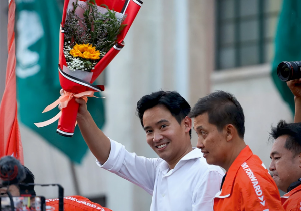 泰国前进党在曼谷街头庆祝大选的胜利