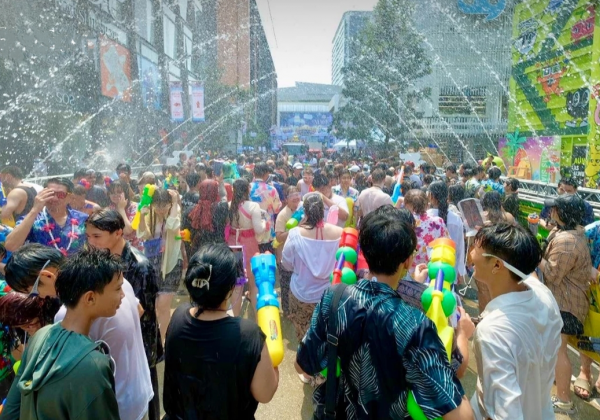热闹非凡！近80万人参加泰国泼水节！